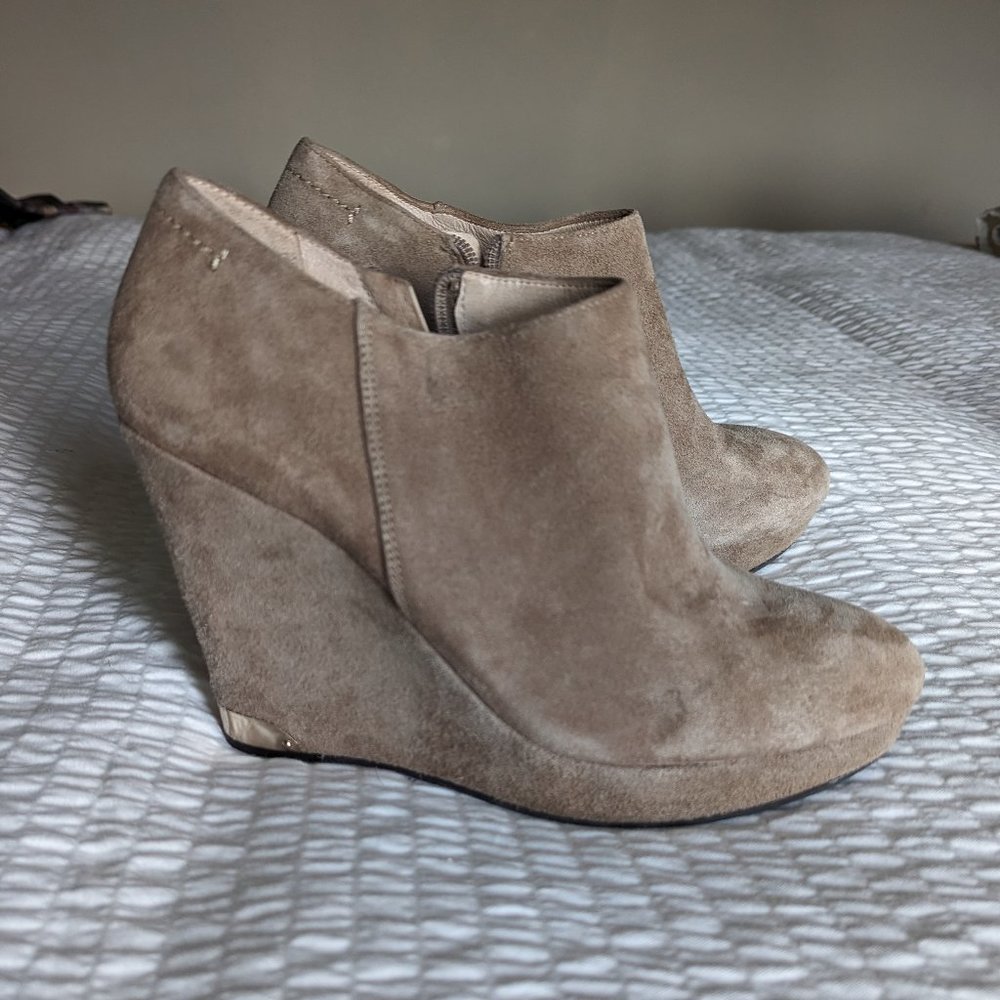 Vince Camuto Klance tan booties size 8.5 / 38.5